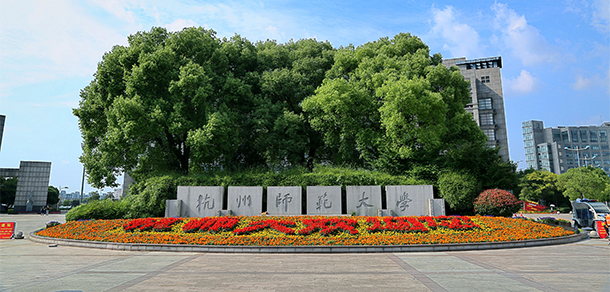 大學(xué)校志：校名、校標(biāo)、校訓(xùn)、?；?、校旗、校歌