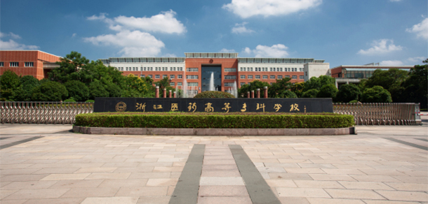 大學(xué)校志：校名、校標(biāo)、校訓(xùn)、?；铡⑿Ｆ?、校歌