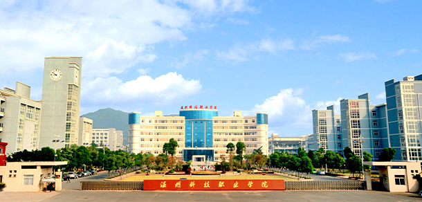 大學(xué)校志：校名、校標(biāo)、校訓(xùn)、?；?、校旗、校歌