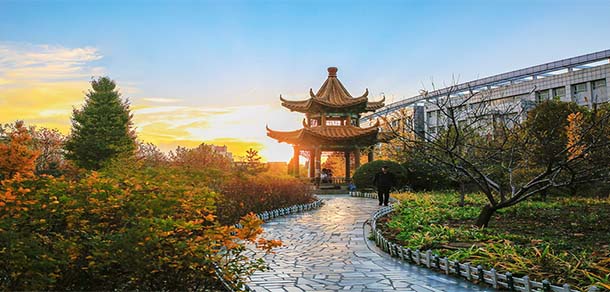 濟(jì)南大學(xué) - 最美院校