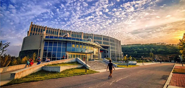 煙臺科技學院 - 最美大學