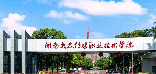 大學(xué)校志：校名、校標(biāo)、校訓(xùn)、?；铡⑿Ｆ?、校歌