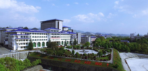 大學(xué)校志：校名、校標(biāo)、校訓(xùn)、?；?、校旗、校歌