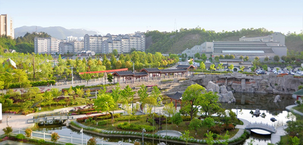 大學(xué)校志：校名、校標、校訓(xùn)、?；?、校旗、校歌