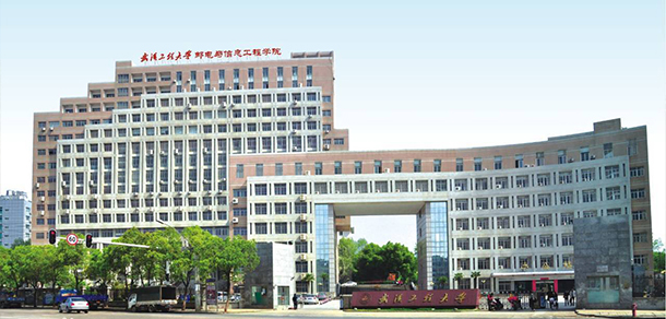 大學(xué)校志：校名、校標(biāo)、校訓(xùn)、?；?、校旗、校歌