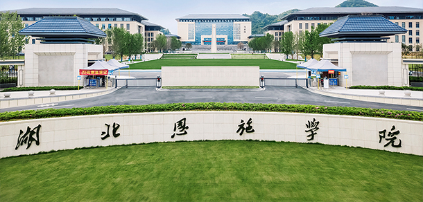 大學(xué)校志：校名、校標(biāo)、校訓(xùn)、?；?、校旗、校歌