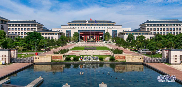 大學(xué)校志：校名、校標(biāo)、校訓(xùn)、校徽、校旗、校歌