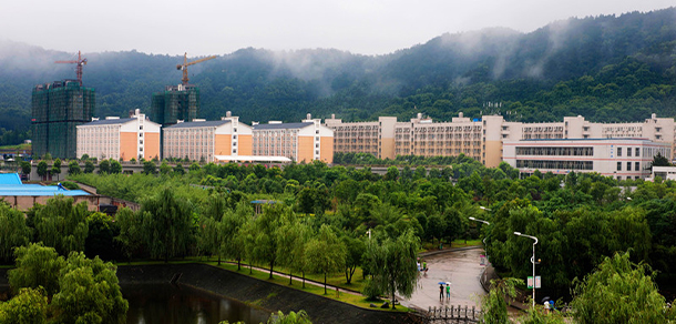 武漢工程科技學院 - 最美大學