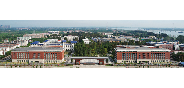 大學(xué)校志：校名、校標(biāo)、校訓(xùn)、?；铡⑿Ｆ?、校歌