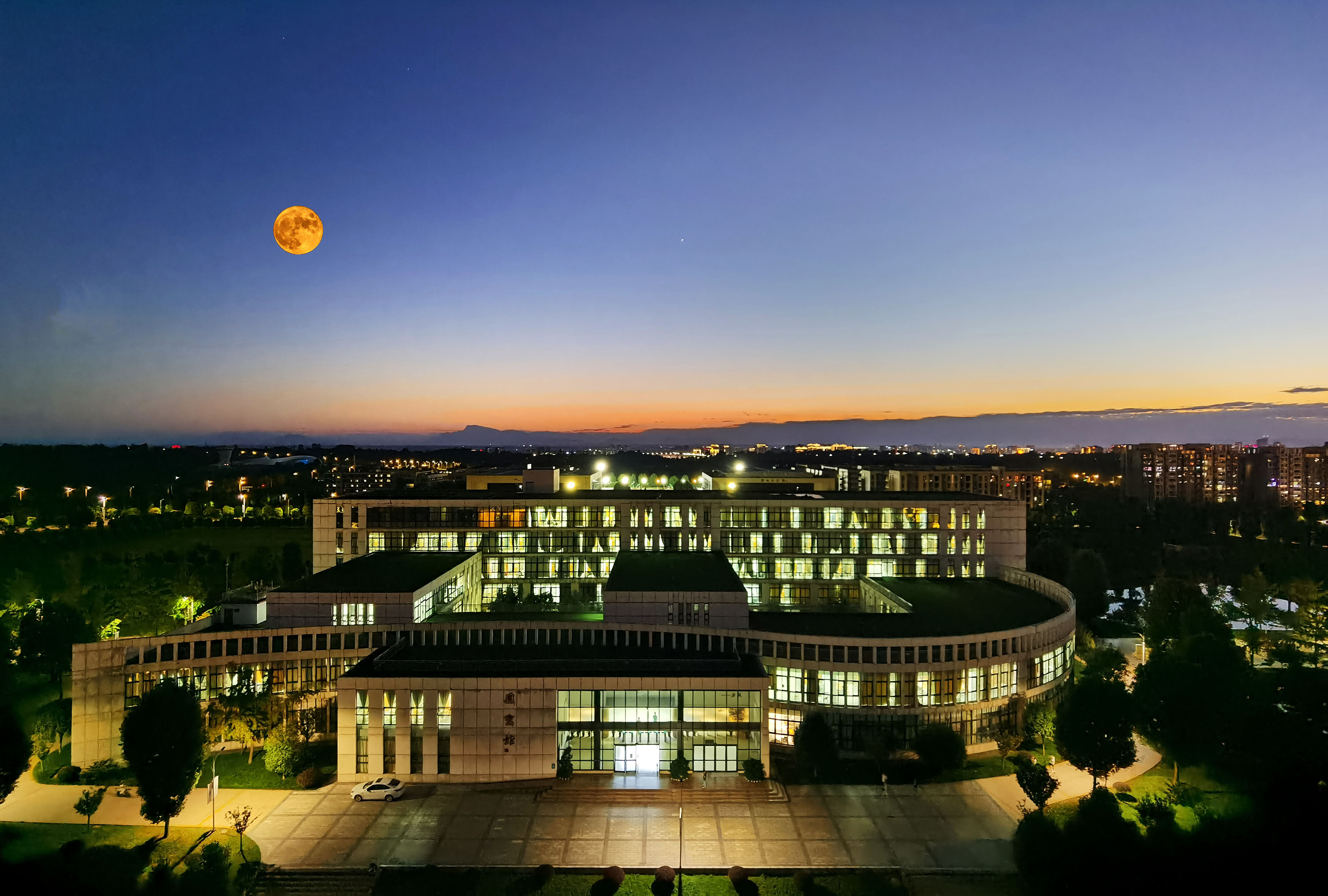 四川工商學院-校園風景