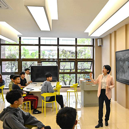 四川大學(xué)錦江學(xué)院
-早安青春