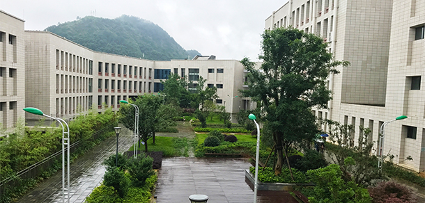 黔南民族醫(yī)學(xué)高等?？茖W(xué)校 - 最美大學(xué)