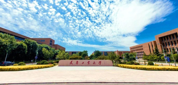 大學(xué)校志：校名、校標(biāo)、校訓(xùn)、?；?、校旗、校歌
