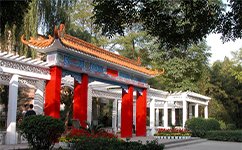 文化標(biāo)識：校名題寫 / 校徽設(shè)計