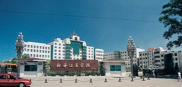 大學校志：校名、校標、校訓、?；?、校旗、校歌