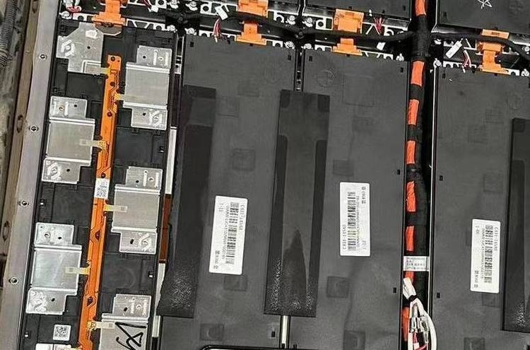 回收汽車底盤電池